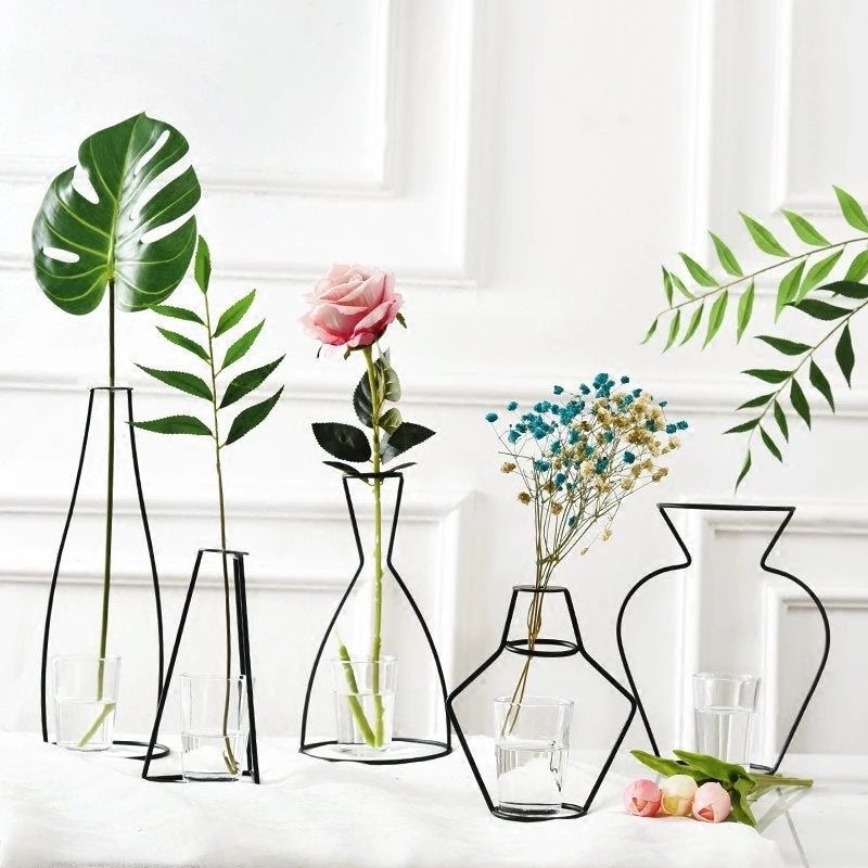 Iron Line Flower Vase Iron Line Flower Vase